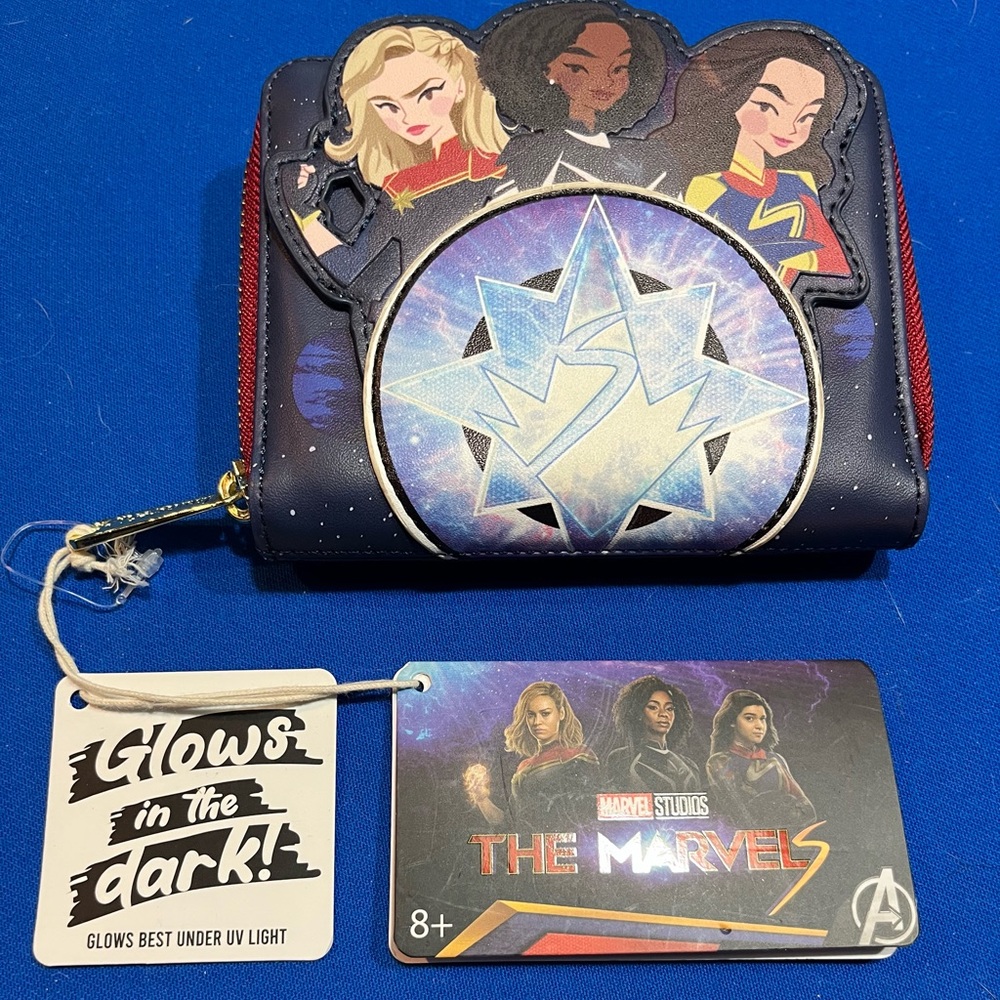 NWT LOUNGEFLY Marvel The Marvels Group Zip Around Glow in the Dark Wallet